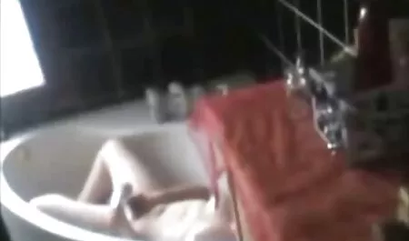 بزرگسالان با پستان های بزرگ فیلم سکسی لز الکسیس بر روی صورت 1
